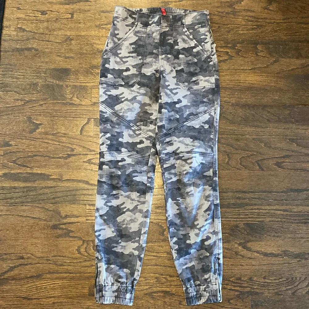 Spanxs women’s black and grey stretch twill‎ camp joggers pants size small